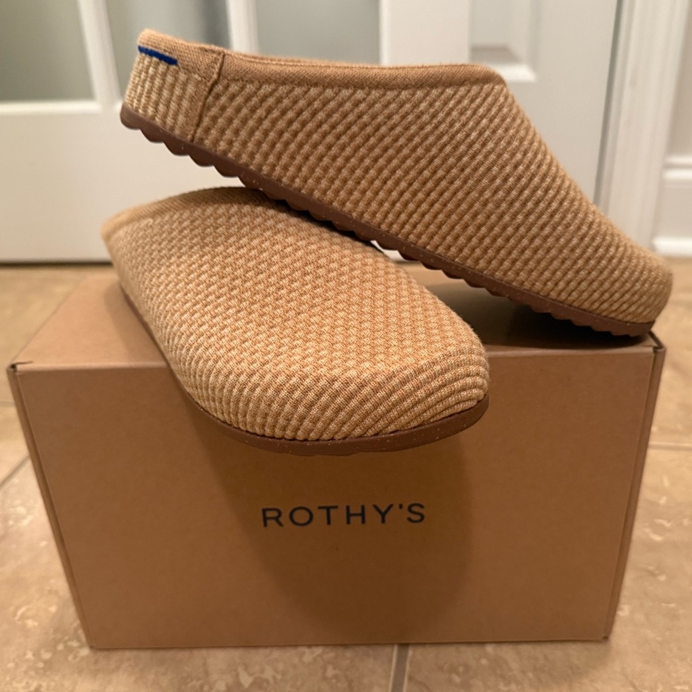 New in Box Rothy’s Hemp Casual Clogs size 9